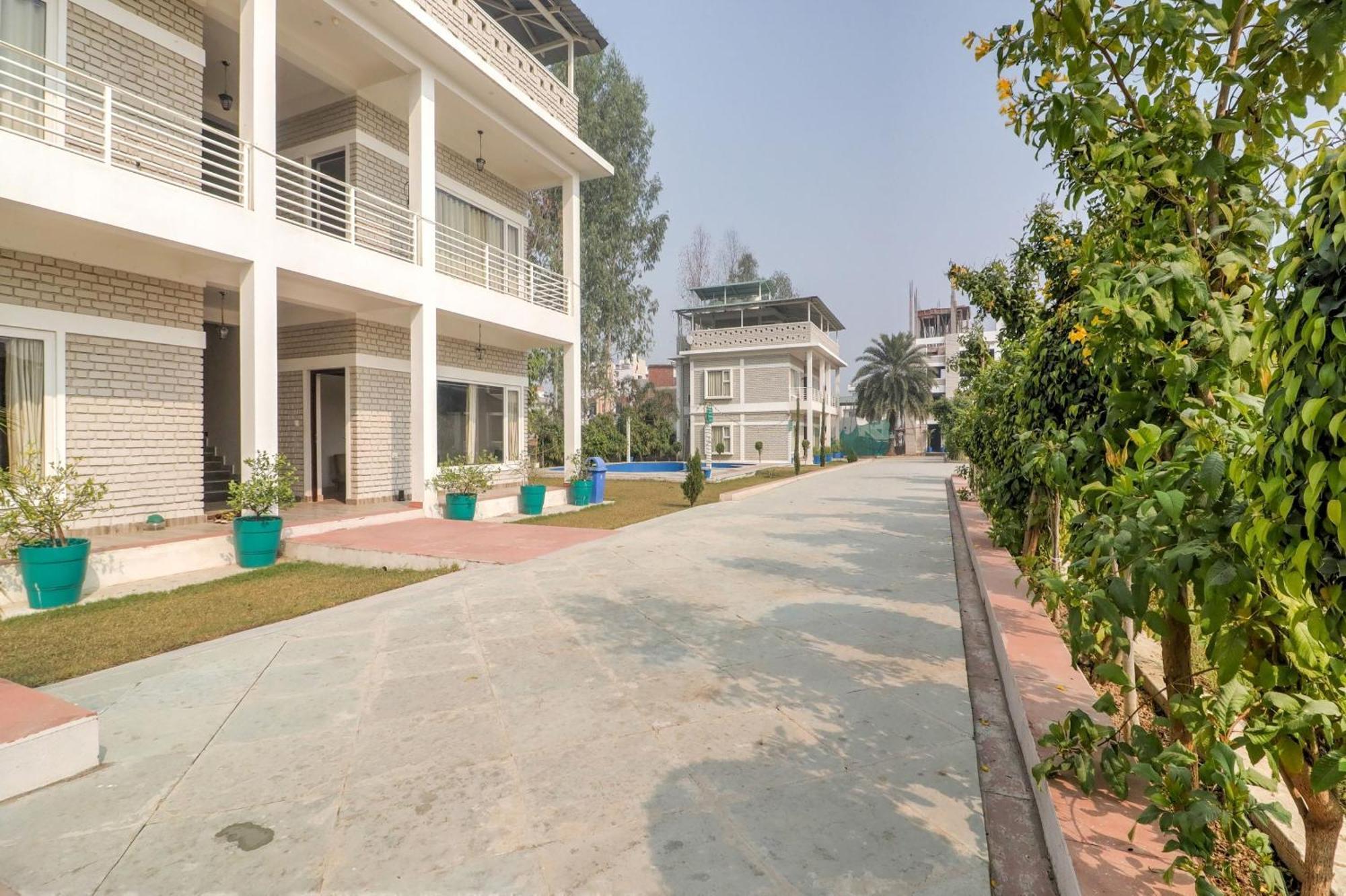 Townhouse Amaraa Farms Near Lulu Hypermarket Lakhnaú Exteriér fotografie