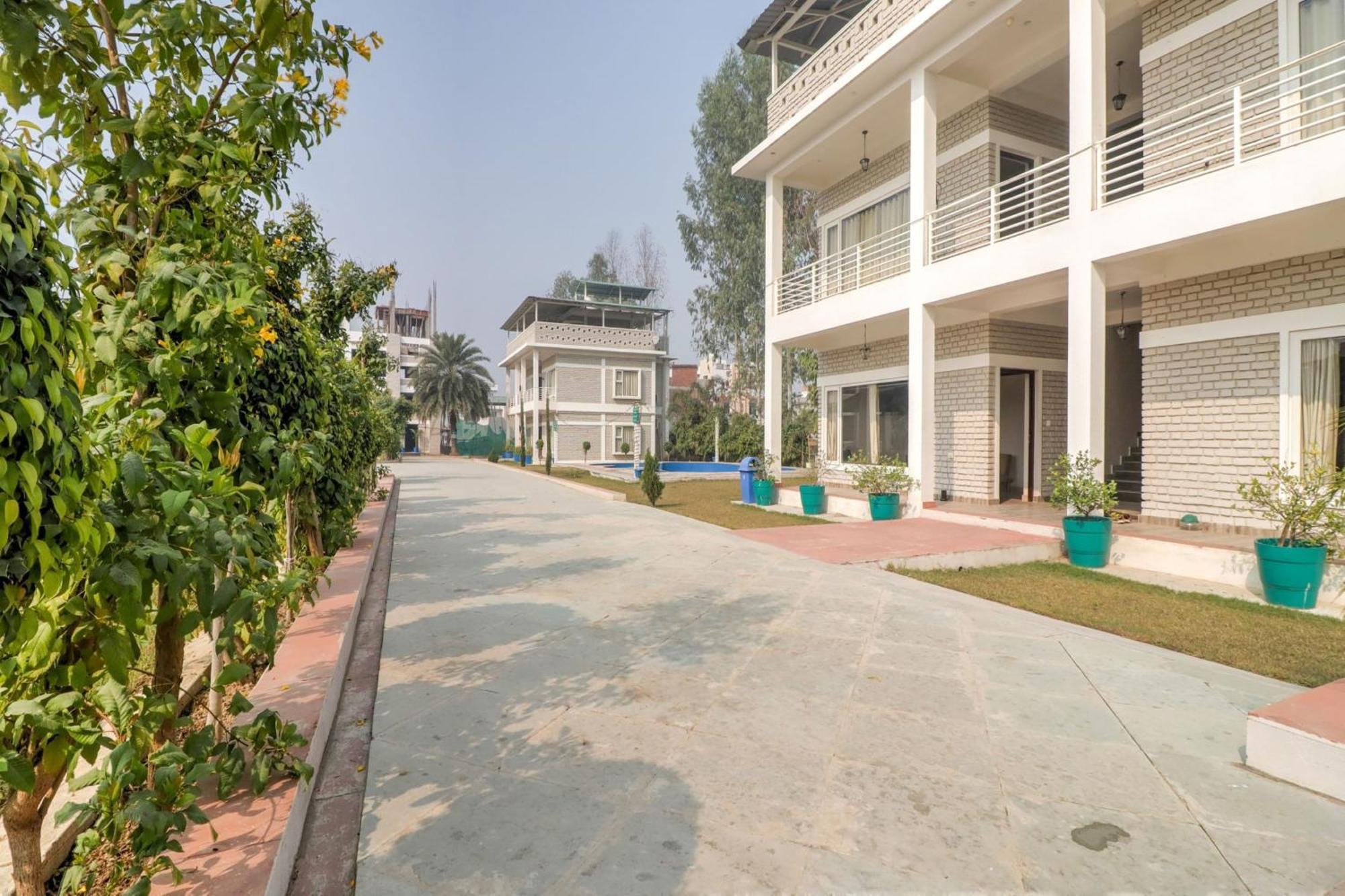 Townhouse Amaraa Farms Near Lulu Hypermarket Lakhnaú Exteriér fotografie