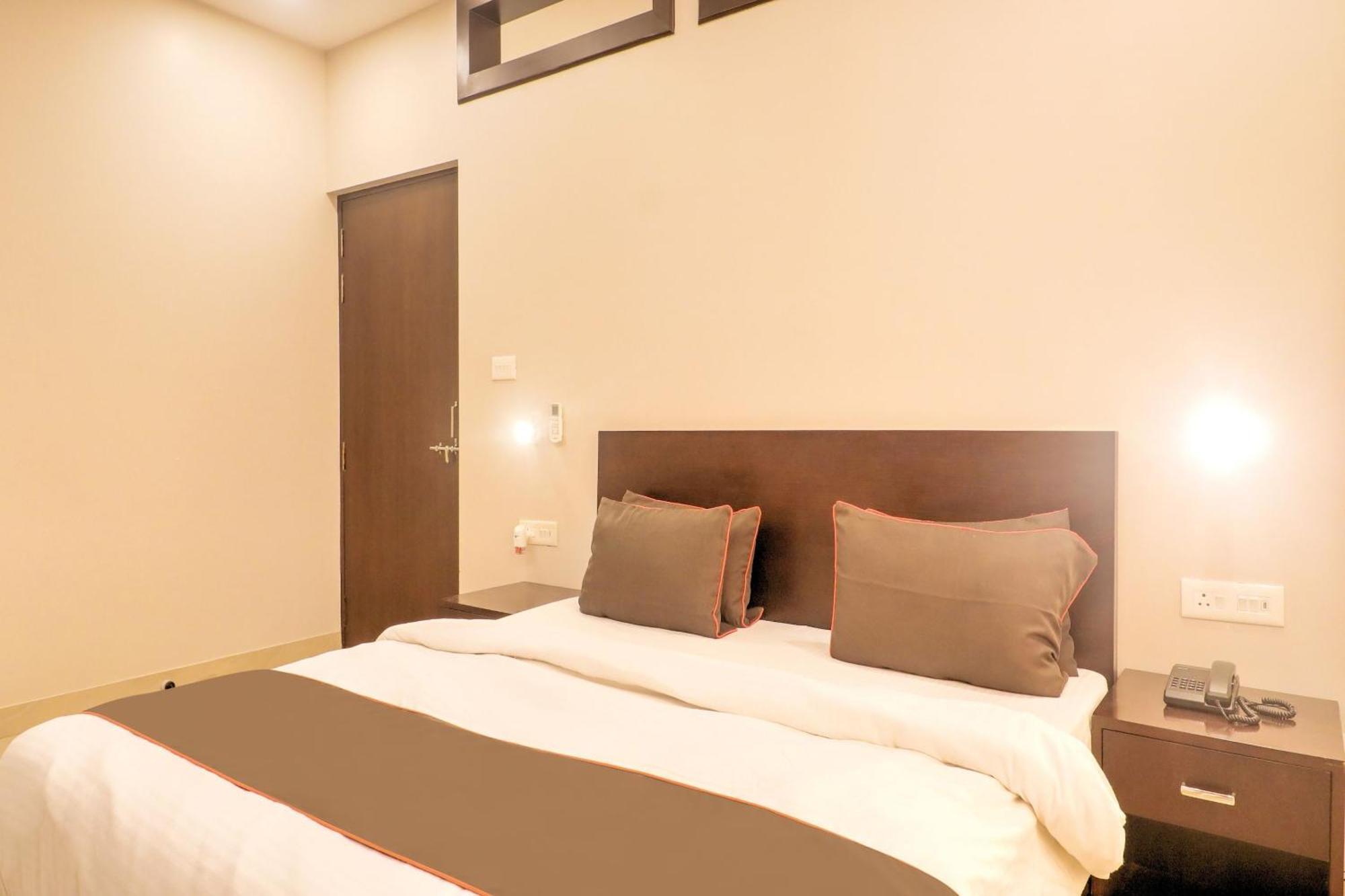 Townhouse Amaraa Farms Near Lulu Hypermarket Lakhnaú Exteriér fotografie