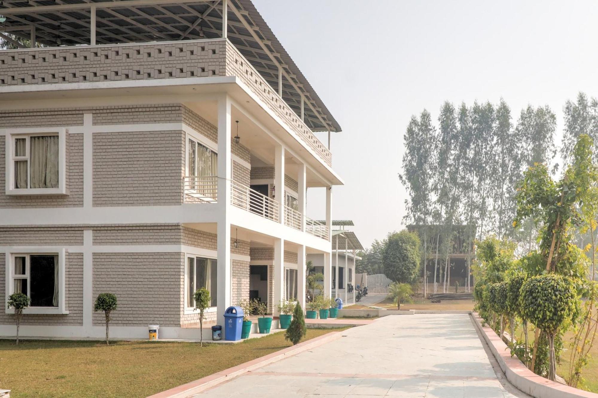 Townhouse Amaraa Farms Near Lulu Hypermarket Lakhnaú Exteriér fotografie