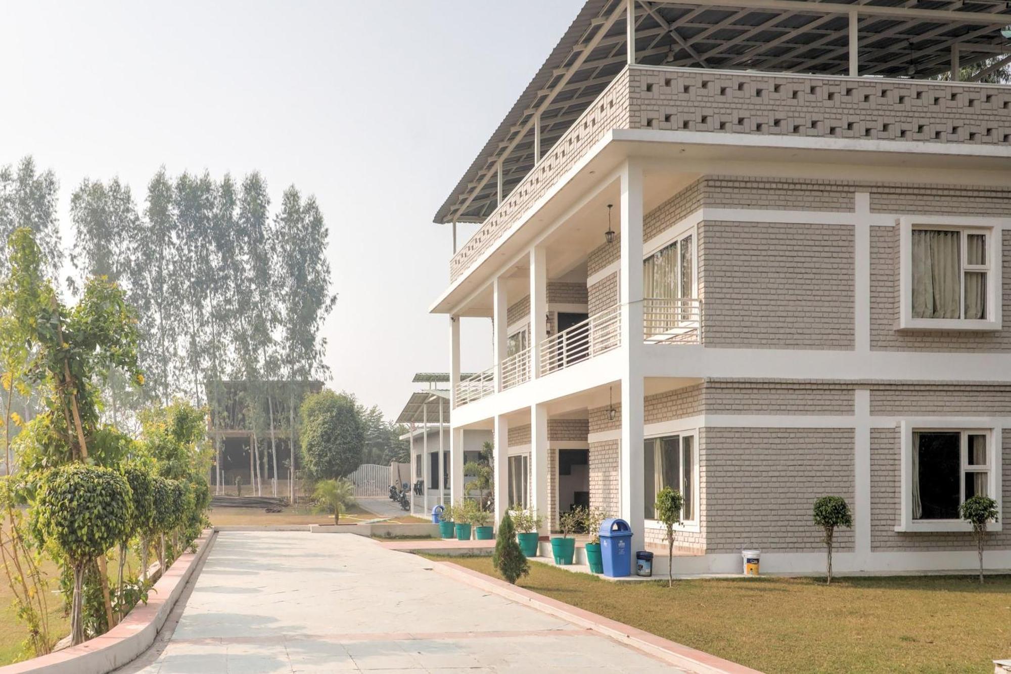 Townhouse Amaraa Farms Near Lulu Hypermarket Lakhnaú Exteriér fotografie